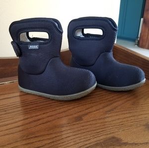 Bogs winter boots toddler size 8